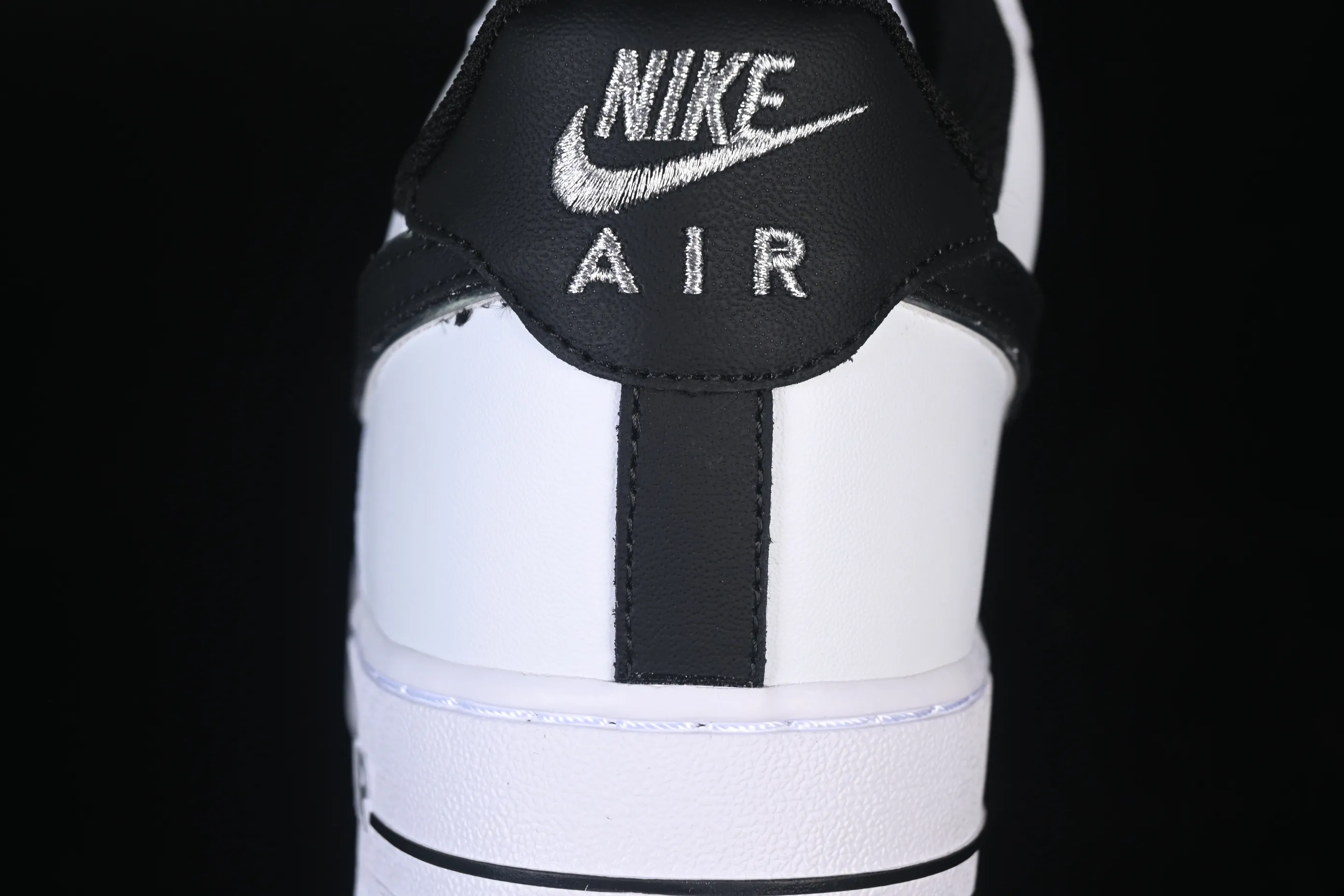 All categories Nk Air Force 1 Air Force series Nk Air Force 1 Low Air Force low-top Nike Air Force 1'07 Low black and silver small hook Air Force 1 low-top casual sneakers ZH0316-109
